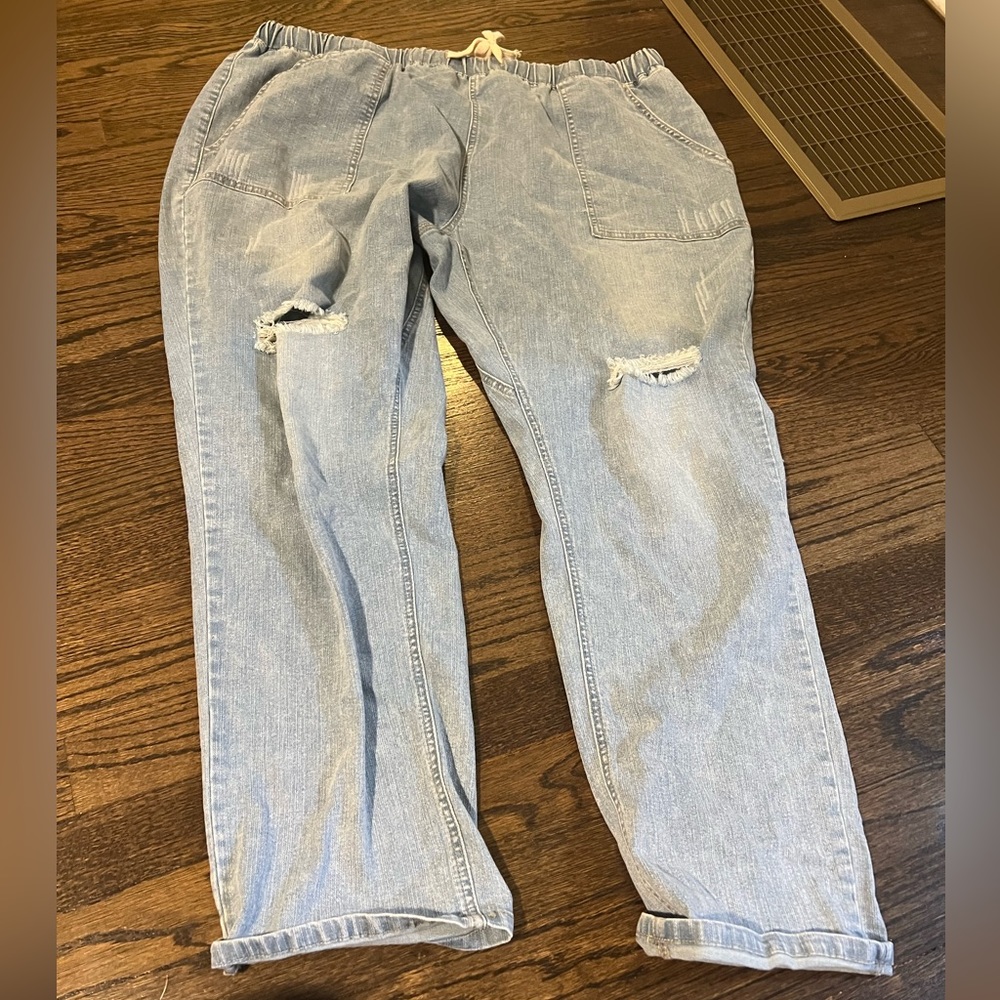 Brand new pull on mom jeans